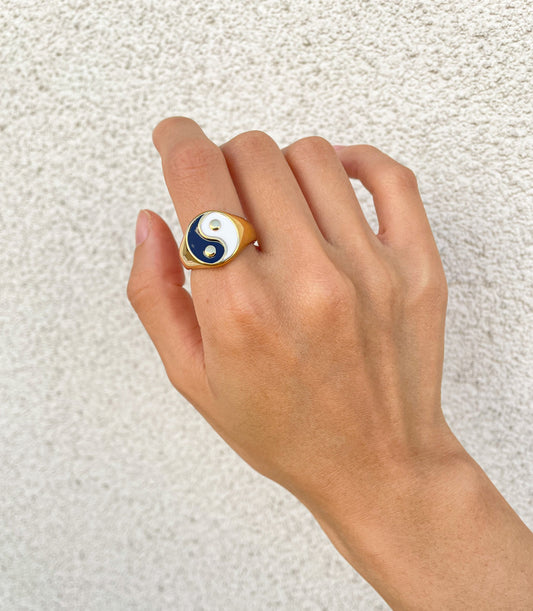 Ying Yang Signet Ring,Minimalistic,Chic Ring Gold,Black Ring,Star Gold Ring,Enamel Ring, Gold Signet Ring