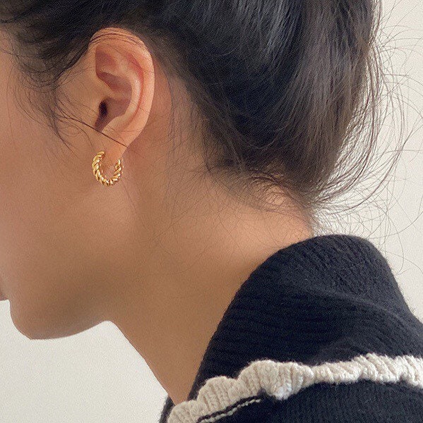 Olivia Mini Twist Hoop Earrings