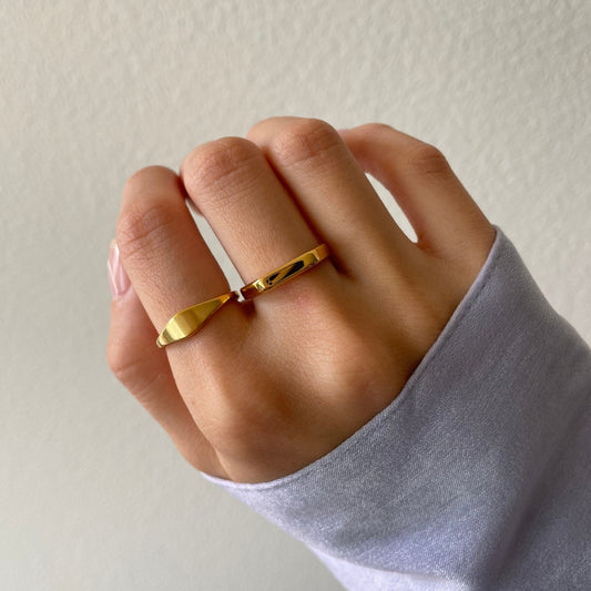 Gold Dainty Ring,Minimalistic,Curved Ring,Bar Ring, Gold band ring,Gold Filled Band Ring,Vintage Matte Gold Band Ring,Stackable Ring