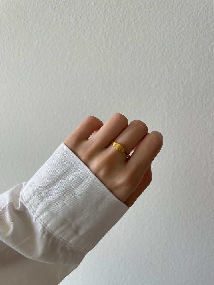 Gold Dainty Ring,Minimalistic,Curved Ring,Bar Ring, Gold band ring,Gold Filled Band Ring,Vintage Matte Gold Band Ring,Stackable Ring