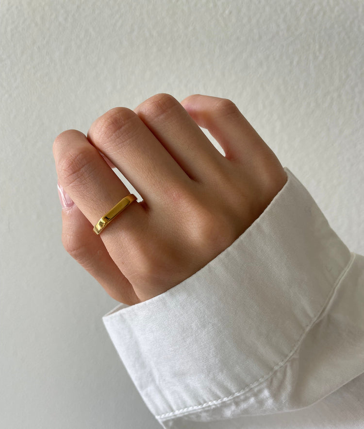 Gold Dainty Ring,Minimalistic,Curved Ring,Bar Ring, Gold band ring,Gold Filled Band Ring,Vintage Matte Gold Band Ring,Stackable Ring