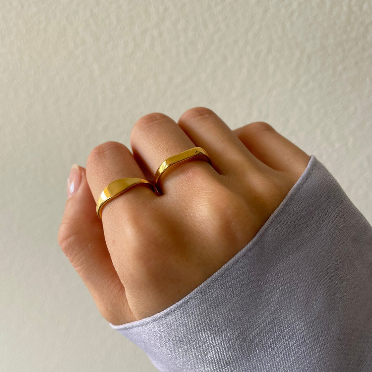 Gold Dainty Ring,Minimalistic,Curved Ring,Bar Ring, Gold band ring,Gold Filled Band Ring,Vintage Matte Gold Band Ring,Stackable Ring